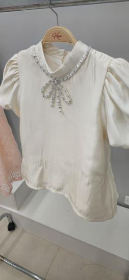 صورة طقم تيور بوزة لؤلؤية وفينكة كرستال وتنوره دانتيل فرنسي